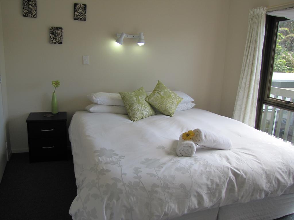 Tipi And Bobs Waterfront Lodge Tryphena Δωμάτιο φωτογραφία