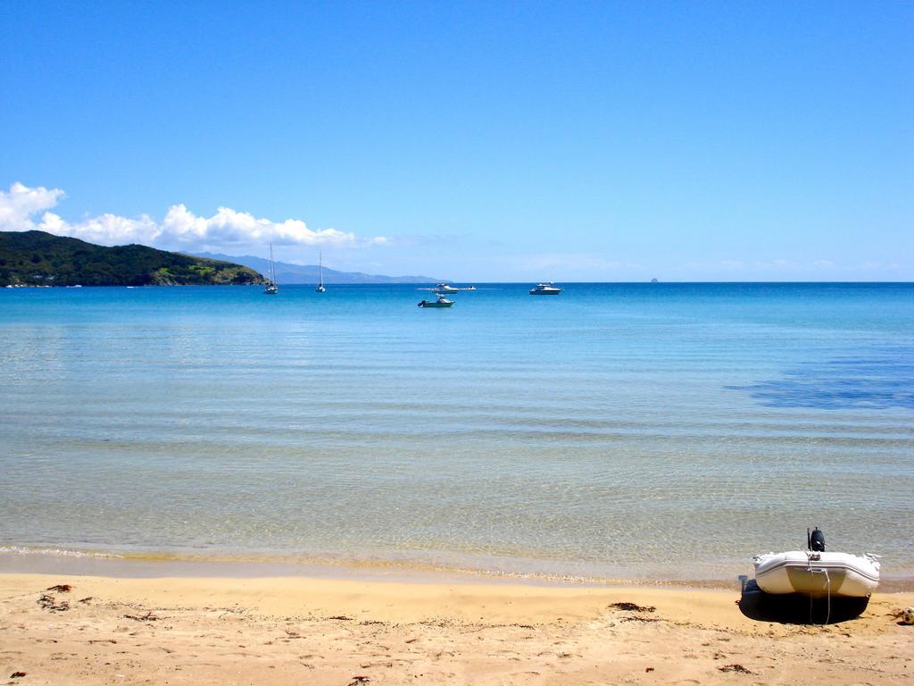 Tipi And Bobs Waterfront Lodge Tryphena Δωμάτιο φωτογραφία