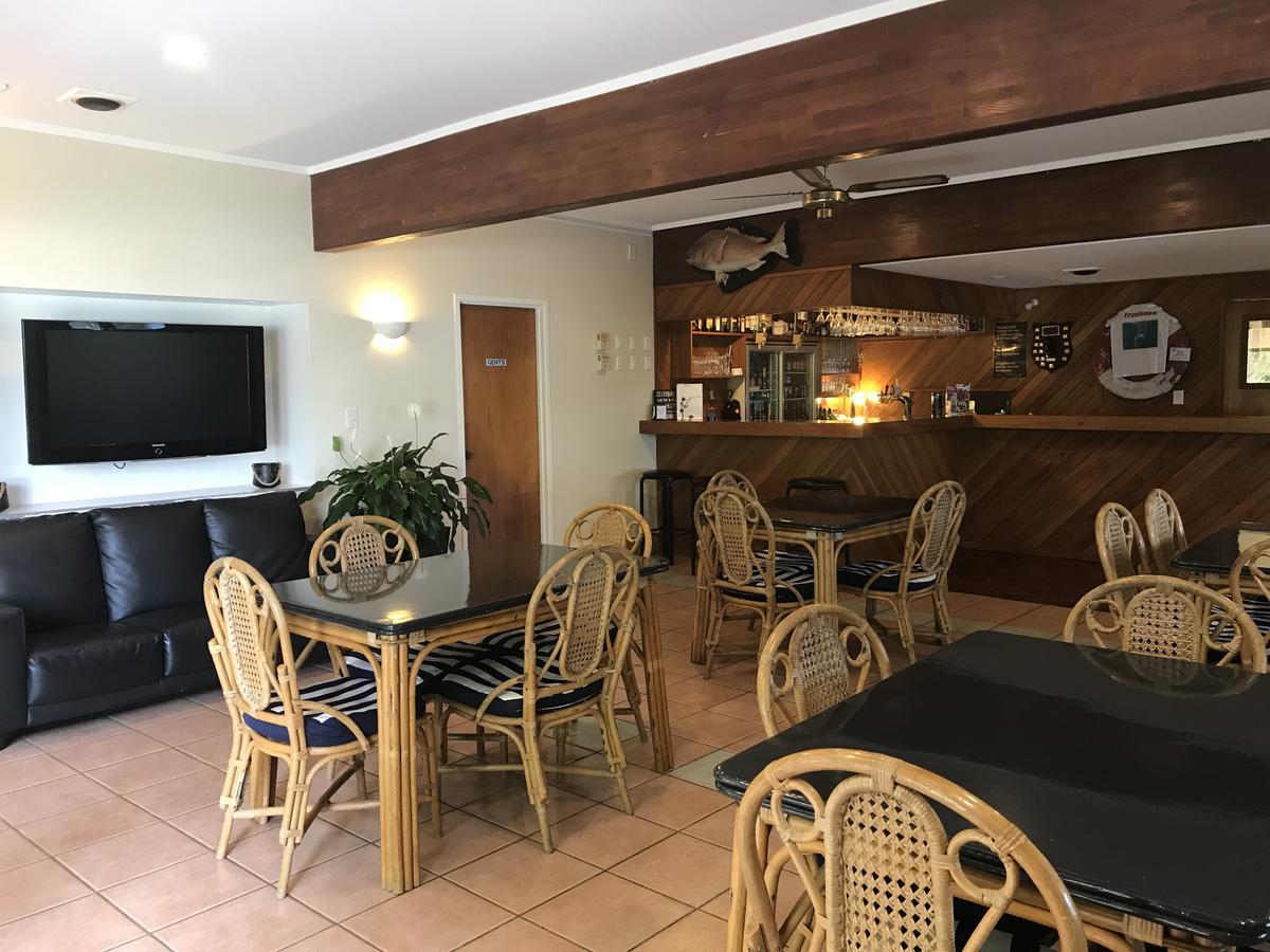 Tipi And Bobs Waterfront Lodge Tryphena Εξωτερικό φωτογραφία