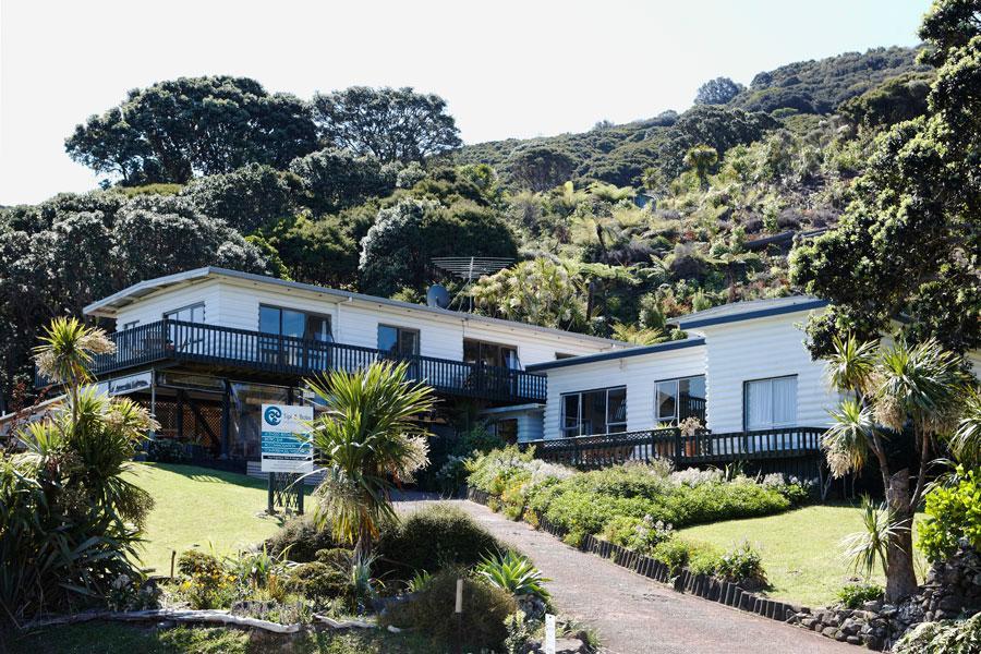 Tipi And Bobs Waterfront Lodge Tryphena Εξωτερικό φωτογραφία