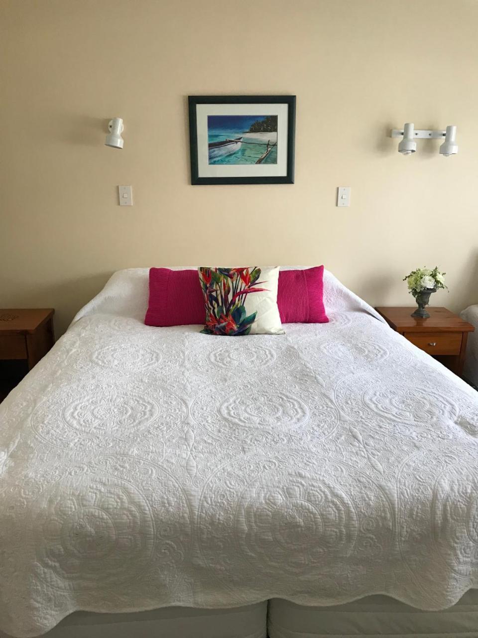 Tipi And Bobs Waterfront Lodge Tryphena Εξωτερικό φωτογραφία